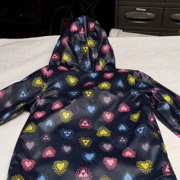 Joe Fresh new girl's lined raincoat. Colored heart design in blue, yellow, grey - Picture 4 of 4